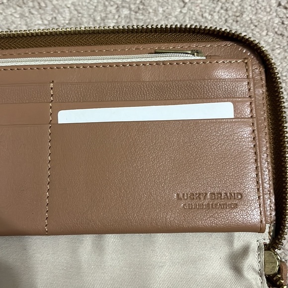 Lucky Brand wallet - Picture 6 of 7